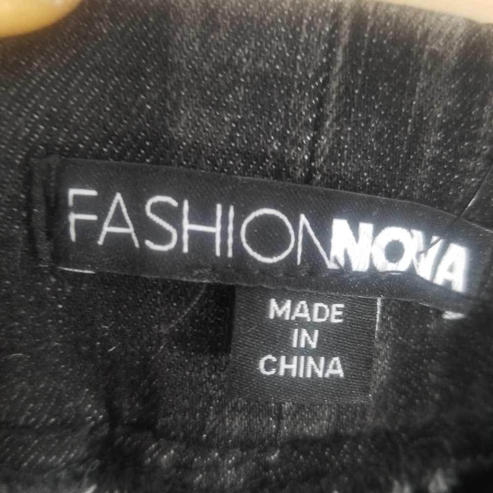 FASHION NOVA SHUT UP AND DRIVE SKINNY JEANS 🙎‍♀️😍 - Picture 4 of 7